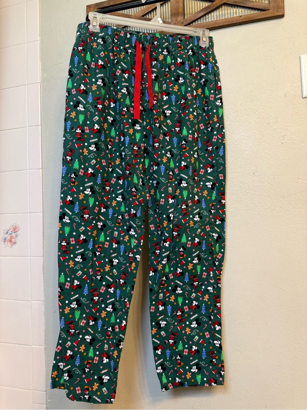Old Navy Green Holiday Print Joggers with Red Drawstring